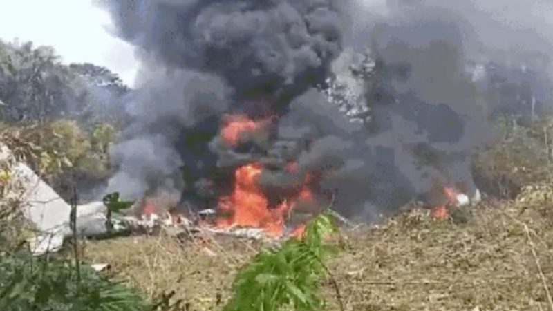 Tragédia nos céus da Colômbia expõe crise na aviação militar e mobiliza operação de resgate