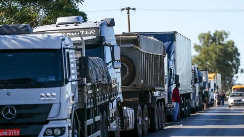 Frete sob pressão: governo endurece regras e indústria alerta para risco à economia